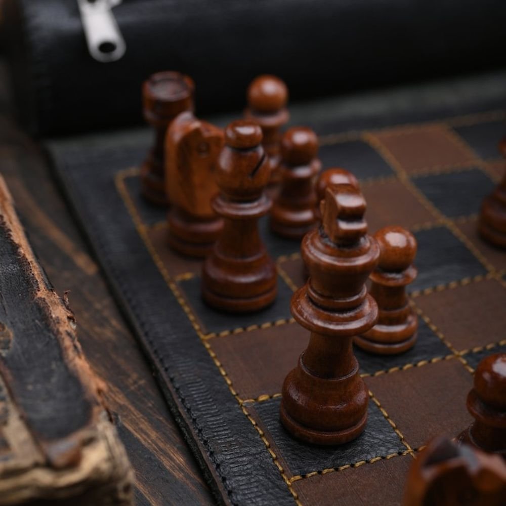 Untitled design (1) Magnetic Roll-up Leather Chess Set - Customizable Engraving Option for Travel and Gifts - Image 9