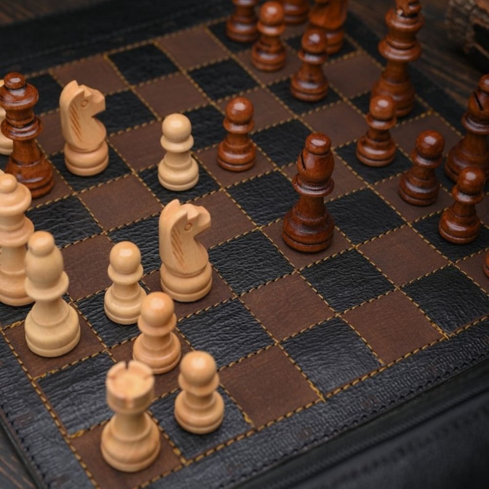 Untitled design (2) Magnetic Roll-up Leather Chess Set - Customizable Engraving Option for Travel and Gifts - Image 8