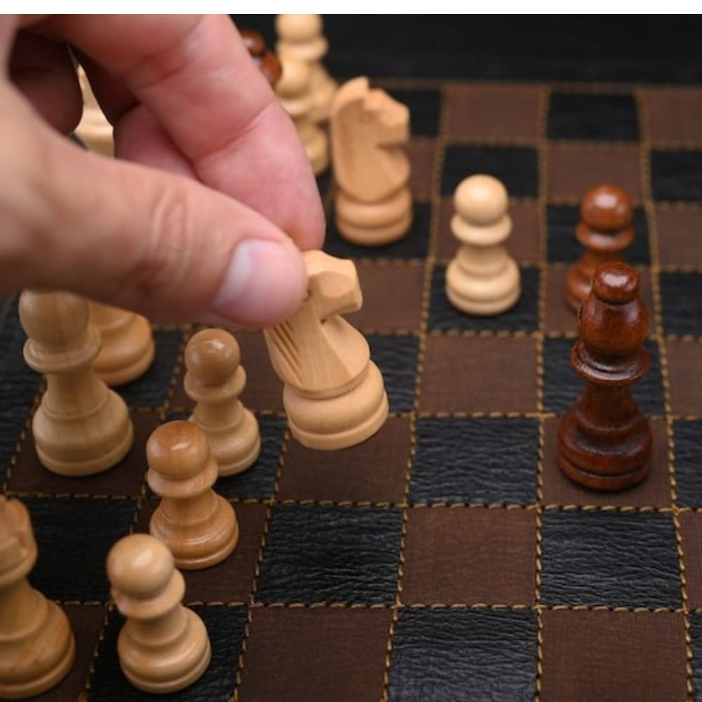 Untitled design (7) Magnetic Roll-up Leather Chess Set - Customizable Engraving Option for Travel and Gifts - Image 3