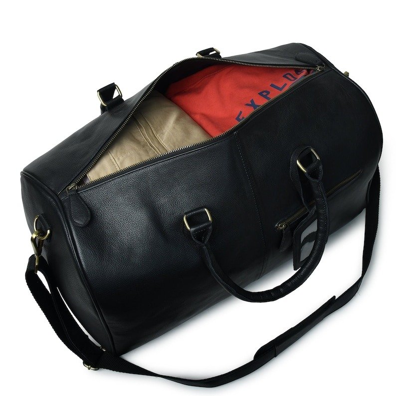 Hunter Black Leather Travel Duffle-Full Grain Leather Weekender & Holdall for Men3 Hunter Black Leather Travel Duffle Bag-Full Grain Leather Weekender & Holdall for Men