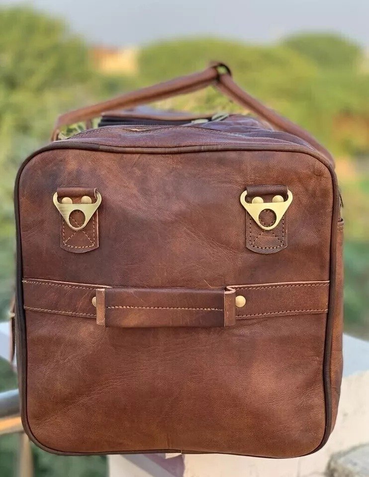 Men's 30-Inch Genuine Vintage Leather Duffel Bag4 Men's 30-Inch Genuine Vintage Leather Duffel Bag