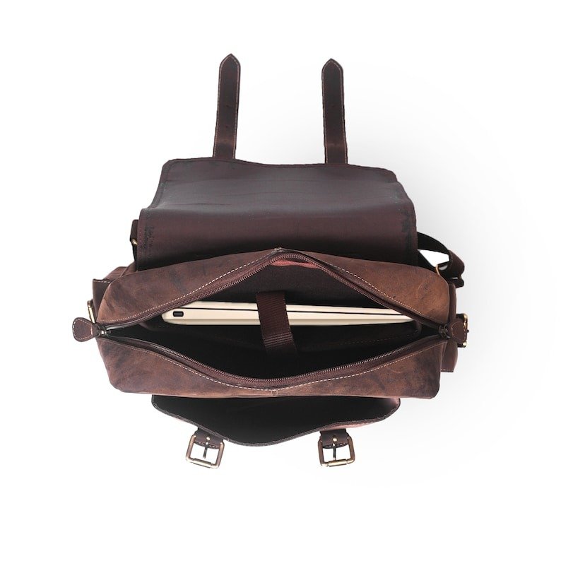 Personalized Leather Daily Backpack-Handmade Travel Rucksack for Men & Women4 Full-grain leather Handmade rucksack Laptop compartment Adjustable straps Brass hardware